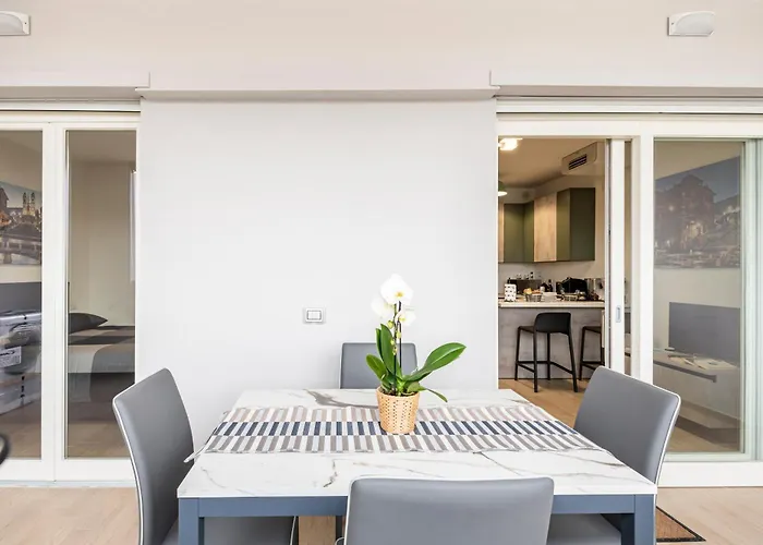 Brand New With Private Parking Space * Roma